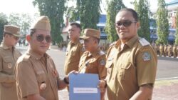 Walikota Hengky Serahkan SK Kepala Lingkungan