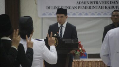 Nomenklatur Dua Instansi Berubah, Bupati Michael Thungari Lantik Puluhan Pejabat Pemkab Sangihe